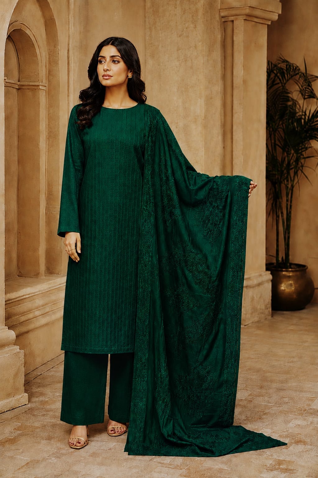 *Imperial Texture Velvet – 3-Piece Unstitched Collection ✨👑*